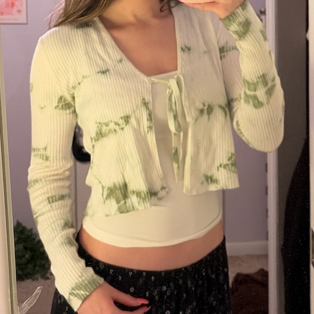 Garage Green/white tie top